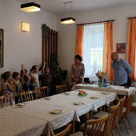 SLAVNOSTNÍ VYŘAZENÍ BUDOUCÍCH PRVŇÁČKŮ ZE ŠKOLKY