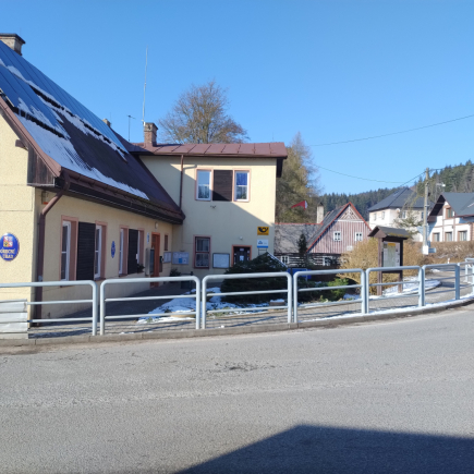 Kácení v obci Jívka